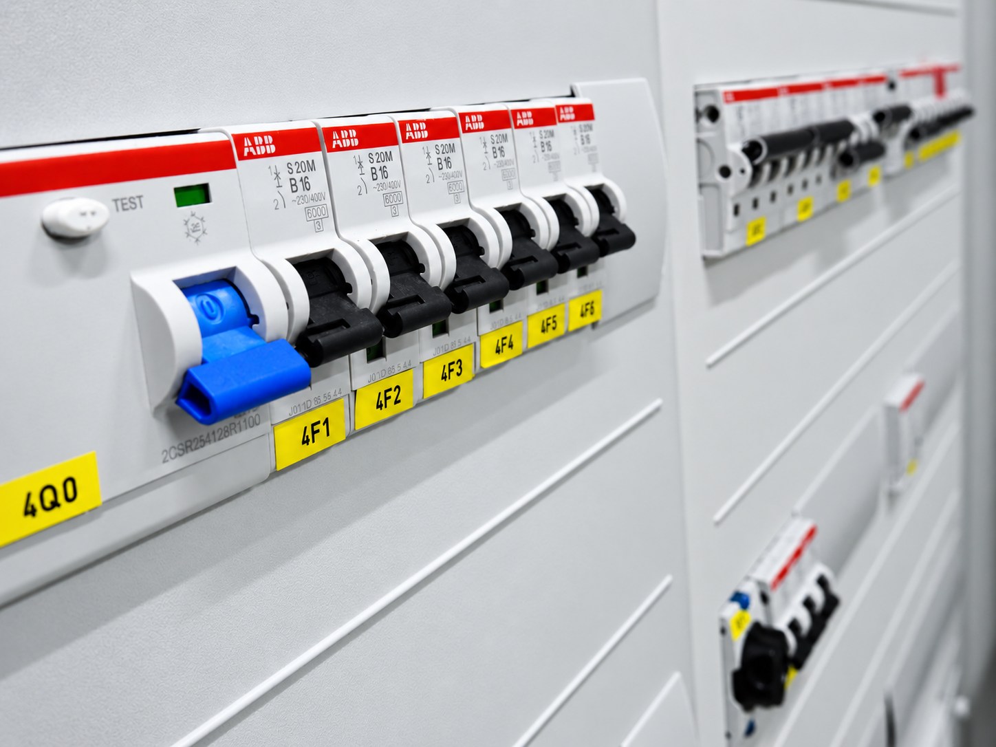 Detail einer gefertigten elektrischen Verteilung
